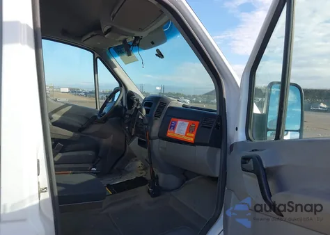 2015 Mercedes-Benz Sprinter 2500 High Roof z USA, uszkodzony, nr VIN WD3PE8DB1FP135363